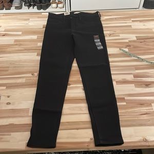 Levis NWT BLACK 720 high rise super skinny 4 shirt/w27L28